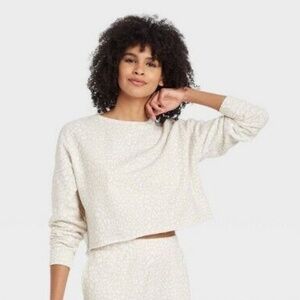 Colsie Beige and White Leopard Print Crop Sweater (Large)